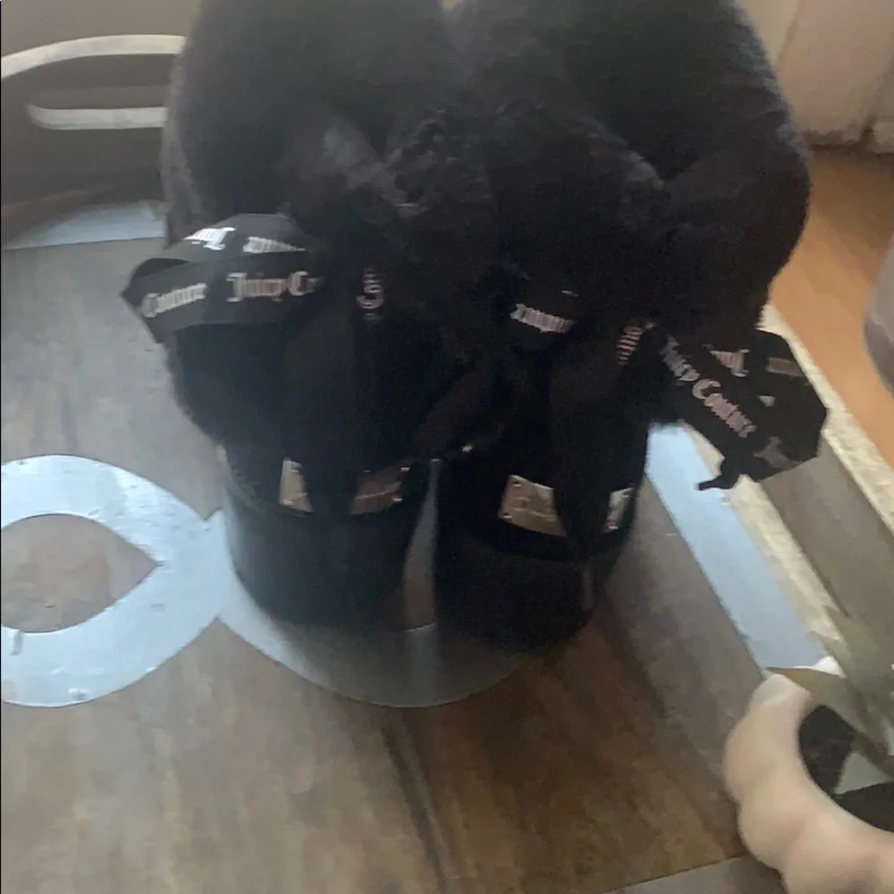Juicy‎ Couture New furry warm winter ankle boots